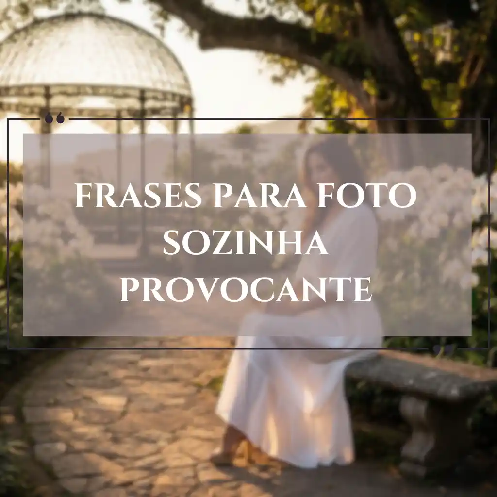 Uma mulher com um vestido branco senta-se sozinha em um banco de pedra em um jardim, com um gazebo atrás dela. O texto sobreposto diz: frases para foto sozinha provocante.