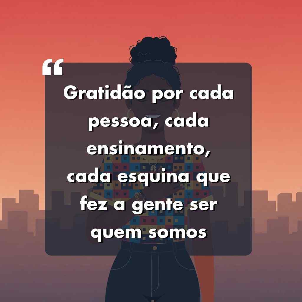 Ilustração de uma pessoa com cabelos escuros em um coque, em pé diante do horizonte de uma cidade ao pôr do sol. Sobreposta está uma citação em português inspirada em frases para foto sozinha maloka, expressando gratidão por pessoas, ensinamentos e experiências.